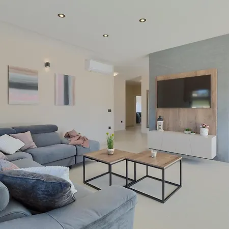 Holiday home Bella *