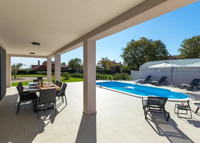 Будинок відпочинку Bella *