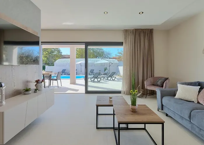 Holiday home Bella *